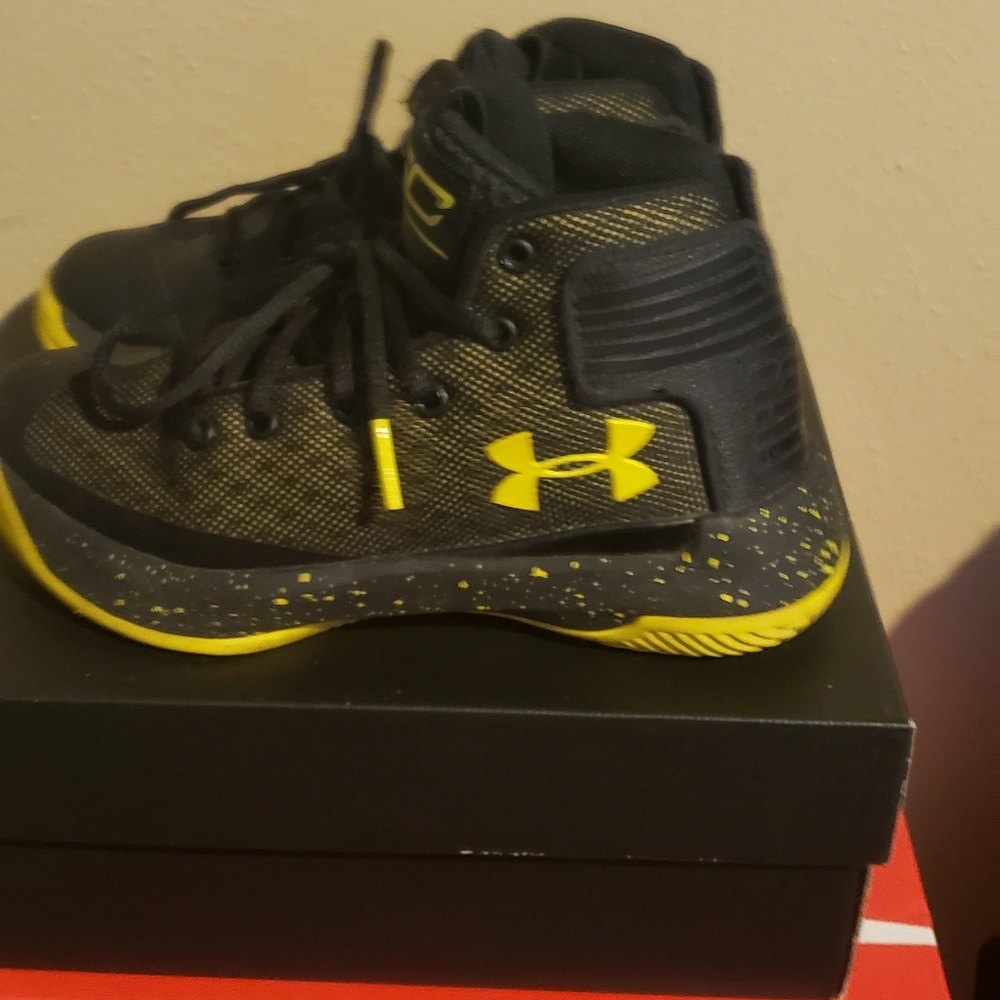 Boys Under Armour shoes